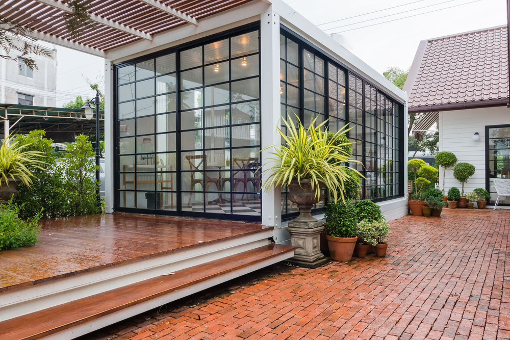 terasa acoperita din containere